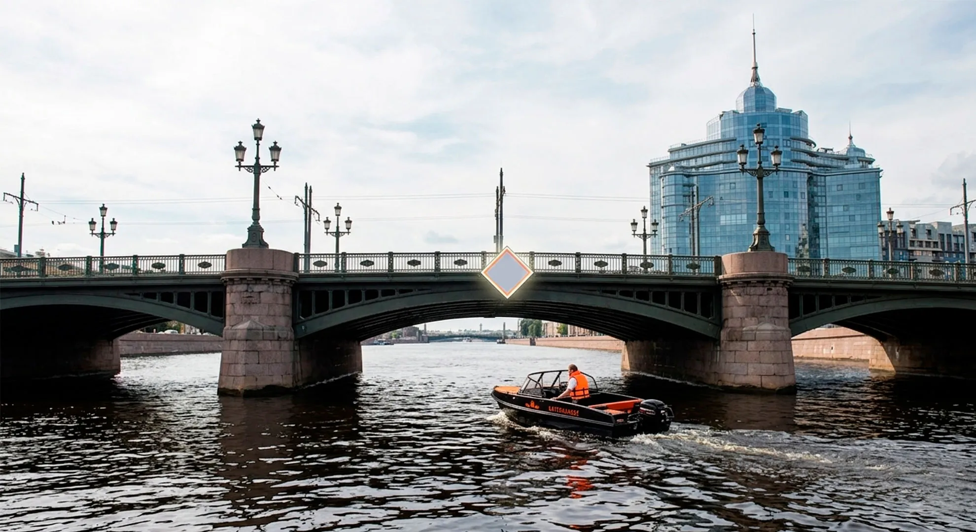 как проходить под мостами