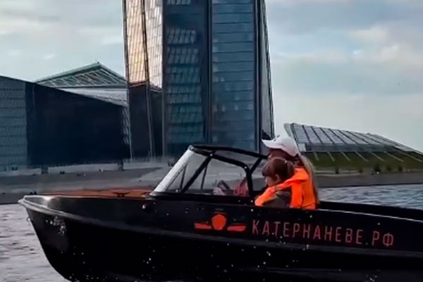 Прогулка на катере детьми без капитана в Санкт-Петербурге